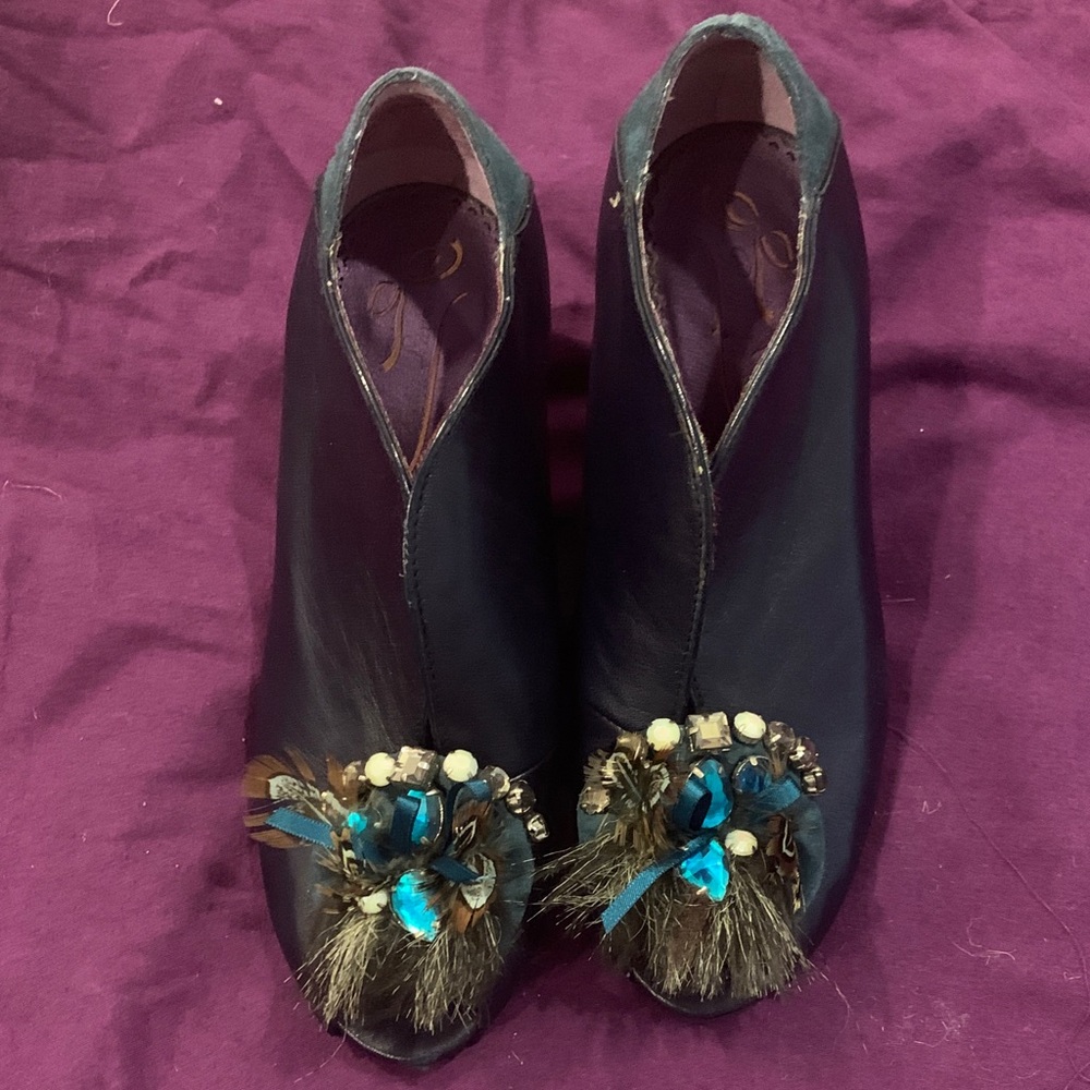Elegant Black Ankle Boots with Feather Detail